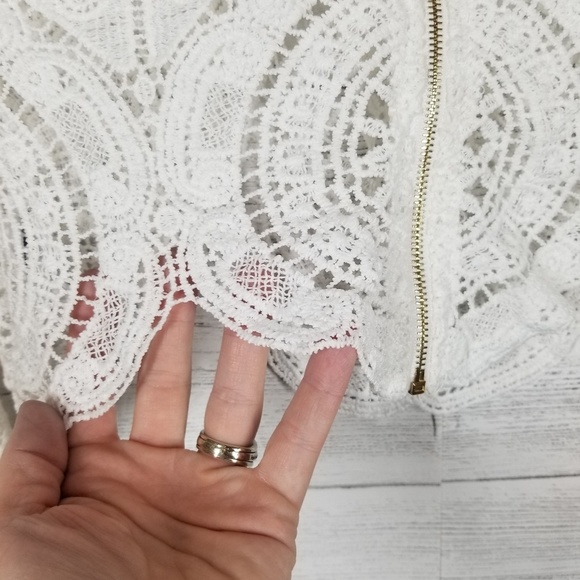 BLASHE Lace Long Sleeve Scallop Top Size Medium - Picture 2 of 6